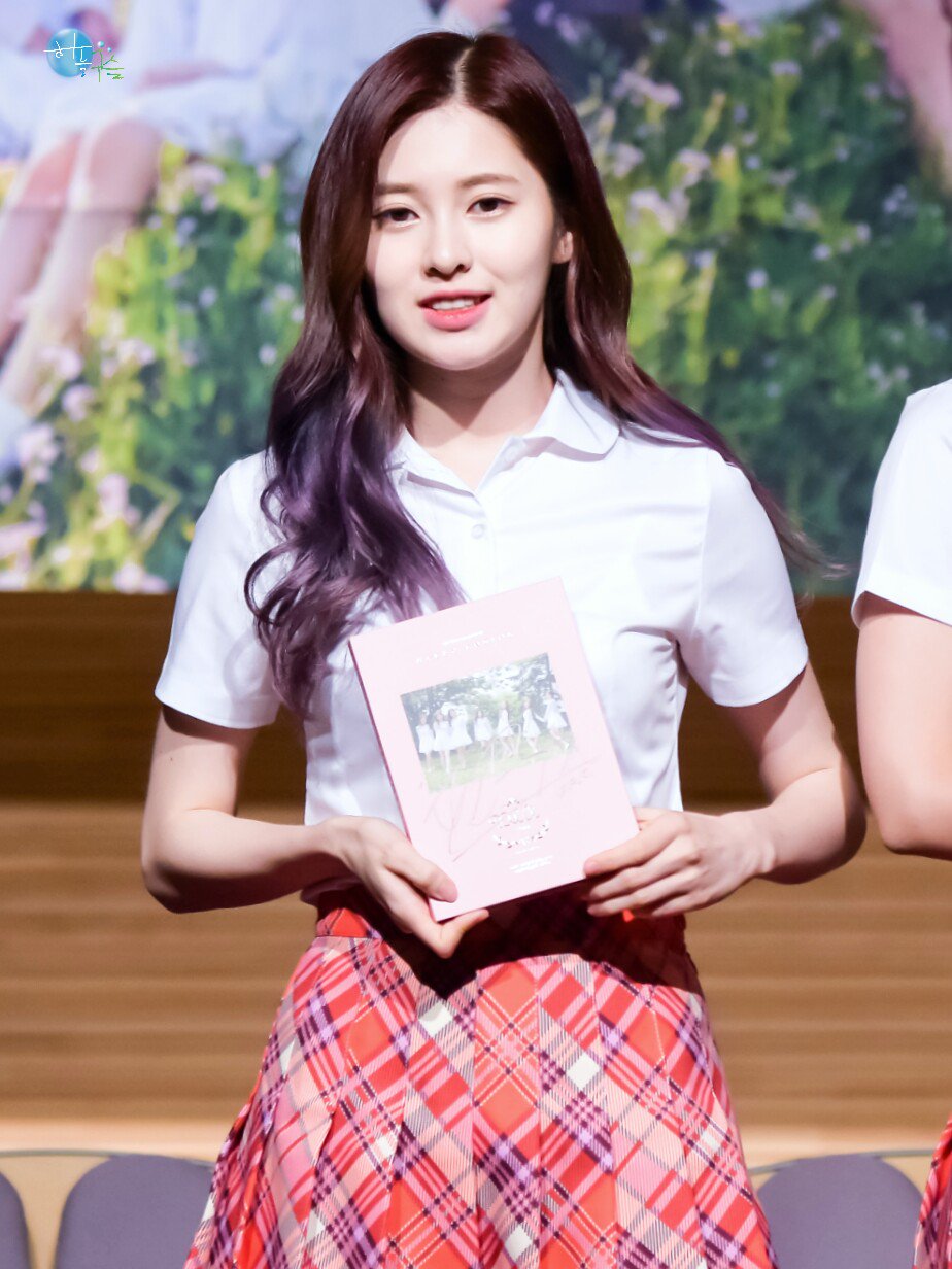 DIA/Uni.T Yebin 예빈 🌸🎸 on Twitter: