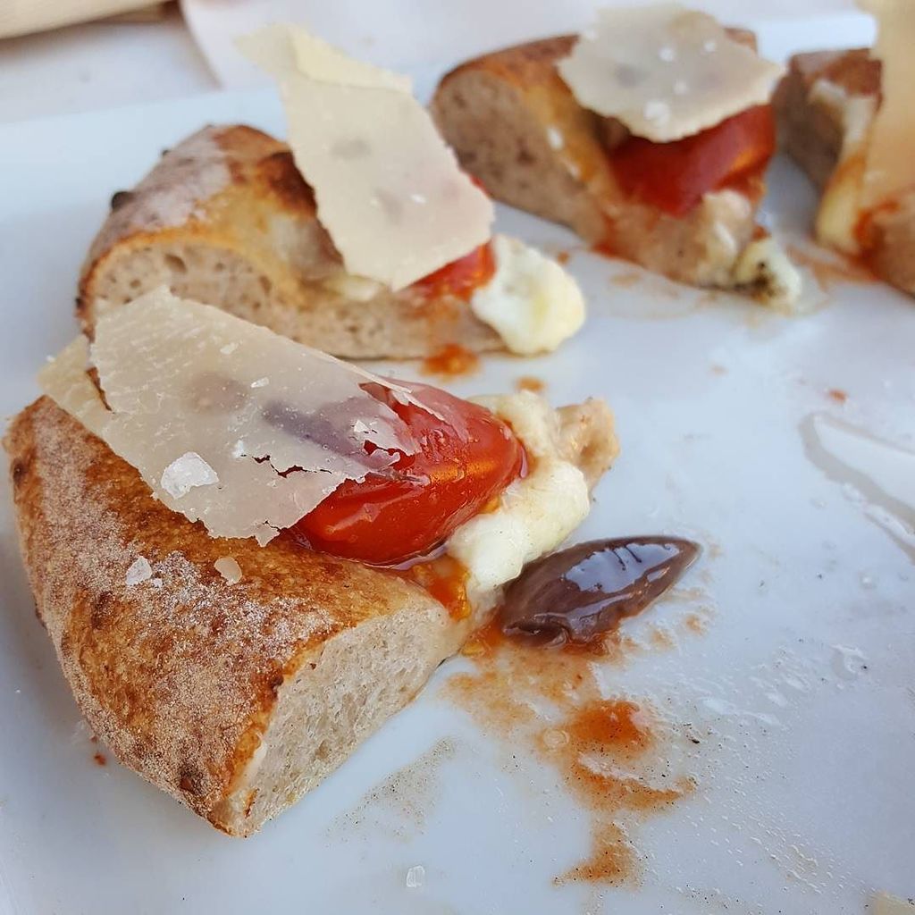 biancatecchiati's tweet image. Corbarino, parmigiano, scalogno @ofioremio #LaBuonaPizza #dievole #pizzalovers @dievole @o… ift.tt/29RIWqK