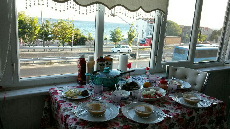 Teyze kizim ilen son gecemiz 😄😄😄😄 (@ Celaliye in İstanbul, Türkiye) swarmapp.com/c/jt81HJyRYLl