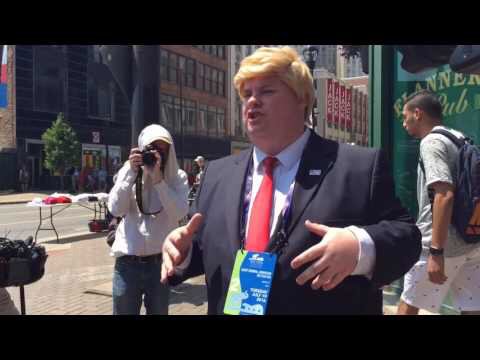 Watch: Impersonator pokes fun at @RealDonaldTrump outside RNC #GOPConvention #RNCinCLE masslive.com/politics/index…