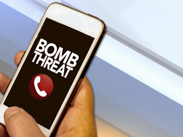 21-year-old man threatens to blow up a store in #PembrokePines, police say bit.ly/29RMPQG?utm_me… https://t.co/i8jt95VtDI