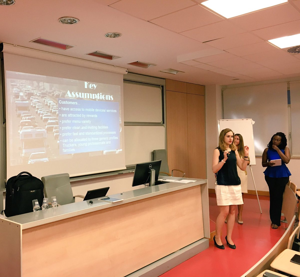 Today's 2nd #MBA group presenting their ideas to digitalize the food &amp; beverage business in motorway stations