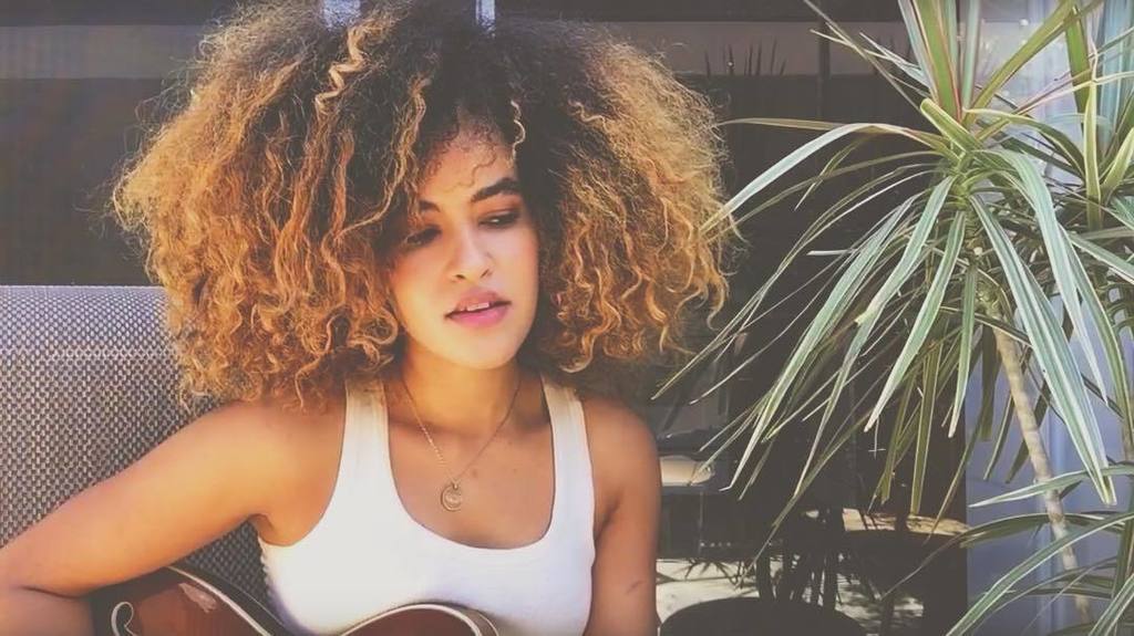 HeyNaturalHair's tweet photo. Daydreaming... https://t.co/YqhrxuLqII