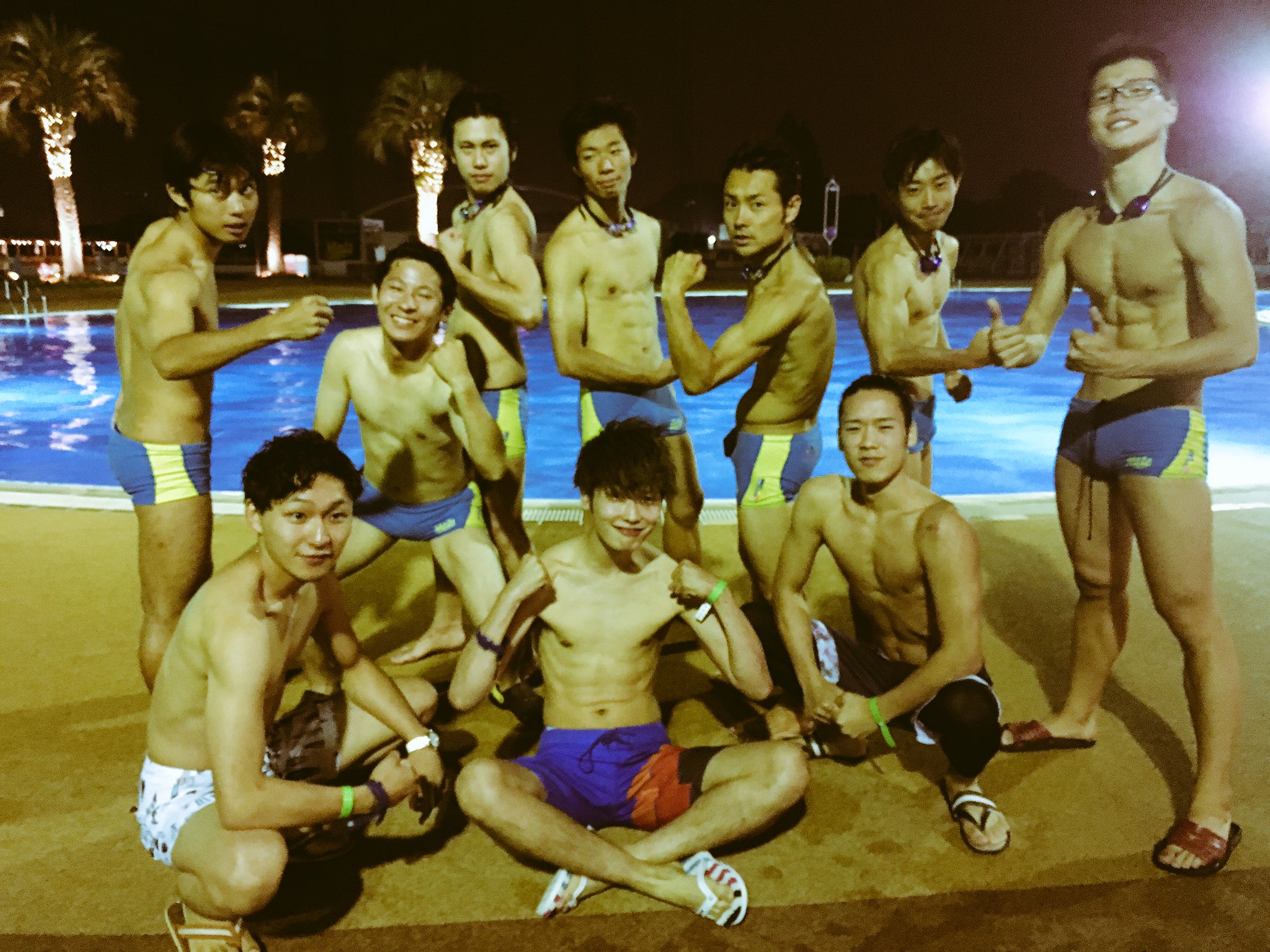 石川 晃大 Ocean Tokyo メンズヘア美容師 よみうりランドのビアガーデンとナイトプールで今年初のプール 海よりプール派 写真はフラミンゴ隊の皆さんとマッスルボーイズさんとのショット T Co 5bkfbzvzdv Twitter