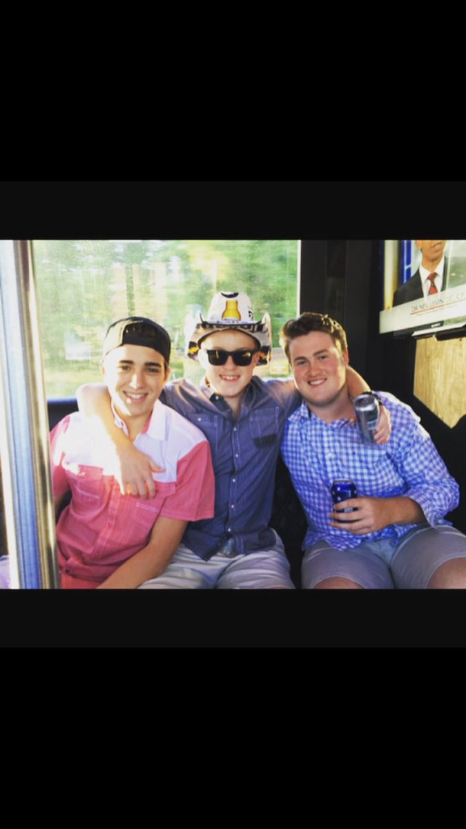 ImtheKING_77's tweet photo. Huge happy birthday to one of my best friends @sanks39 have a great one brother I love ya ❤️🚨🍻 #sankbaby #tecpuck https://t.co/UZbB1XSLK3