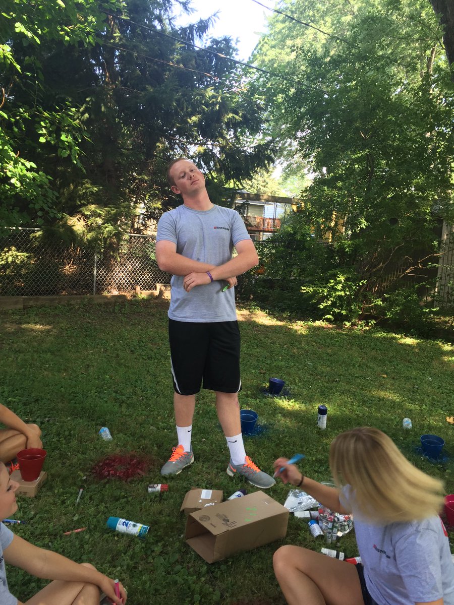 ROInterns's tweet photo. #ROinterns are taking day of caring day VERY serious https://t.co/fJegGDyKlB