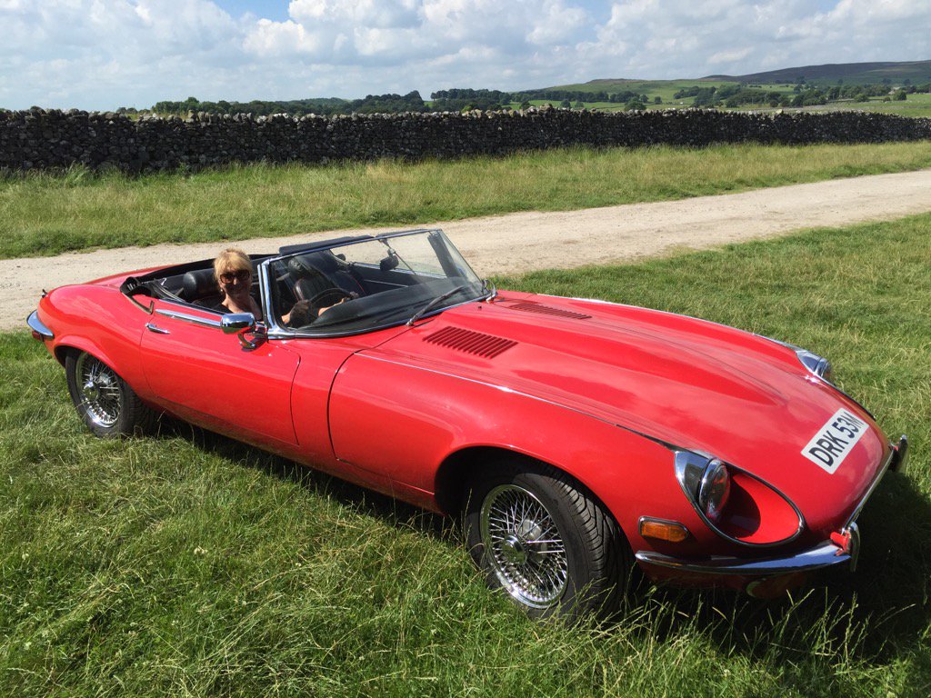PETERCOYNE1's tweet photo. @elliottcoyne @__Wend__ Hottest day of the year so we hire an E Type Jag !!😎😜 https://t.co/MTgiU1zloE