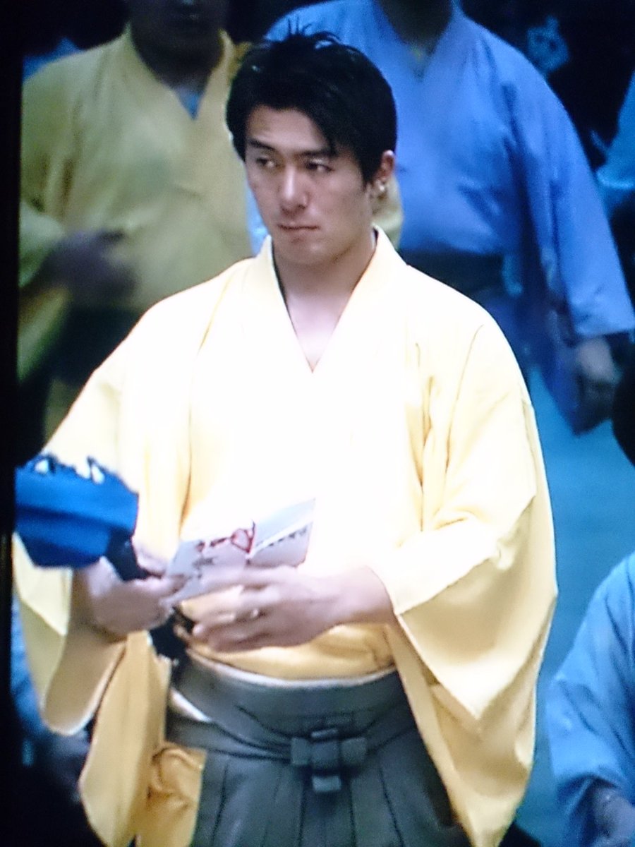 呼び出し 相撲 イケメン