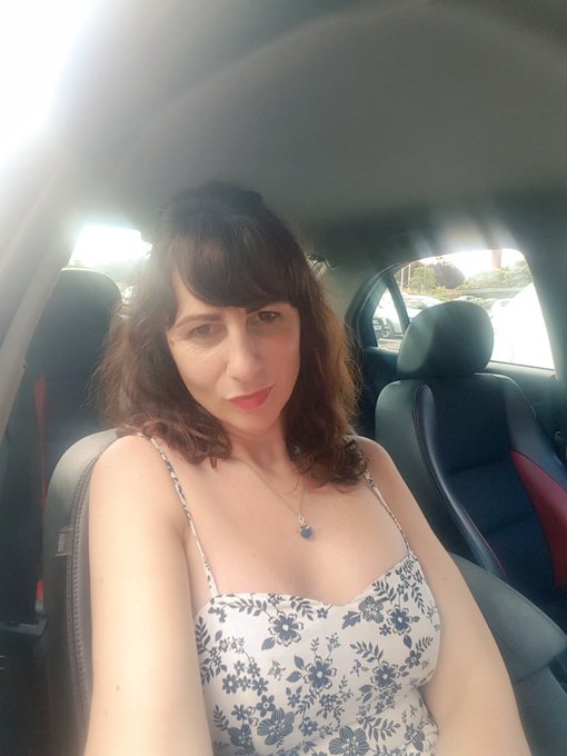 Omg! How warm is it!? Question is do I have knickers on? Lol xxx https://t.co/R5vnFGDbdr