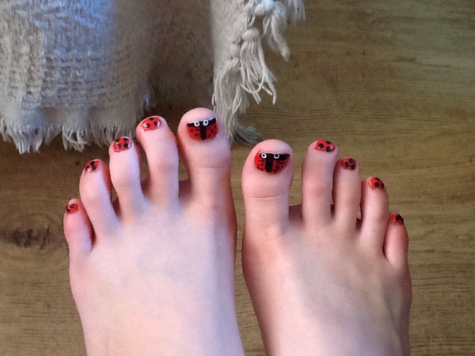 LillyRoro's tweet photo. Just had my nails painted by em and I love them!!!😆😆 https://t.co/JMCtCPbquC