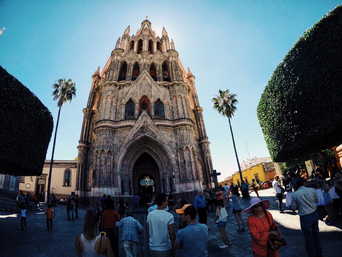 #EsteMartesConfiesoQue quiero irme de vacaciones a #Guanajuato 😎 RT!!