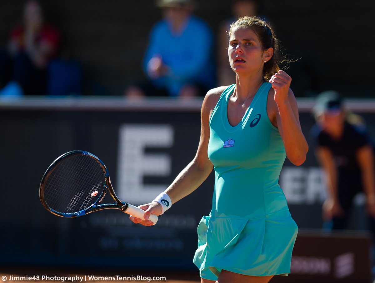 JULIA GOERGES CnvL8QdWYAAvc6q