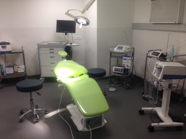 AssoMarieTheres's tweet photo. Ouverture salle #chirurgie #dentiste #stomatologie #soins #sante #malakoff Tiers Payant SS et Mutuelle https://t.co/A1DuJX04OO