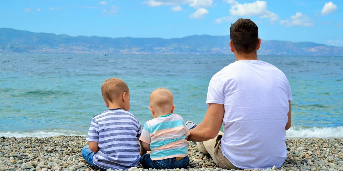 HuffPostFamily's tweet photo. 8 mistakes parents make when raising bilingual children: https://t.co/q32VaCsT8o https://t.co/pn3BurJ2px