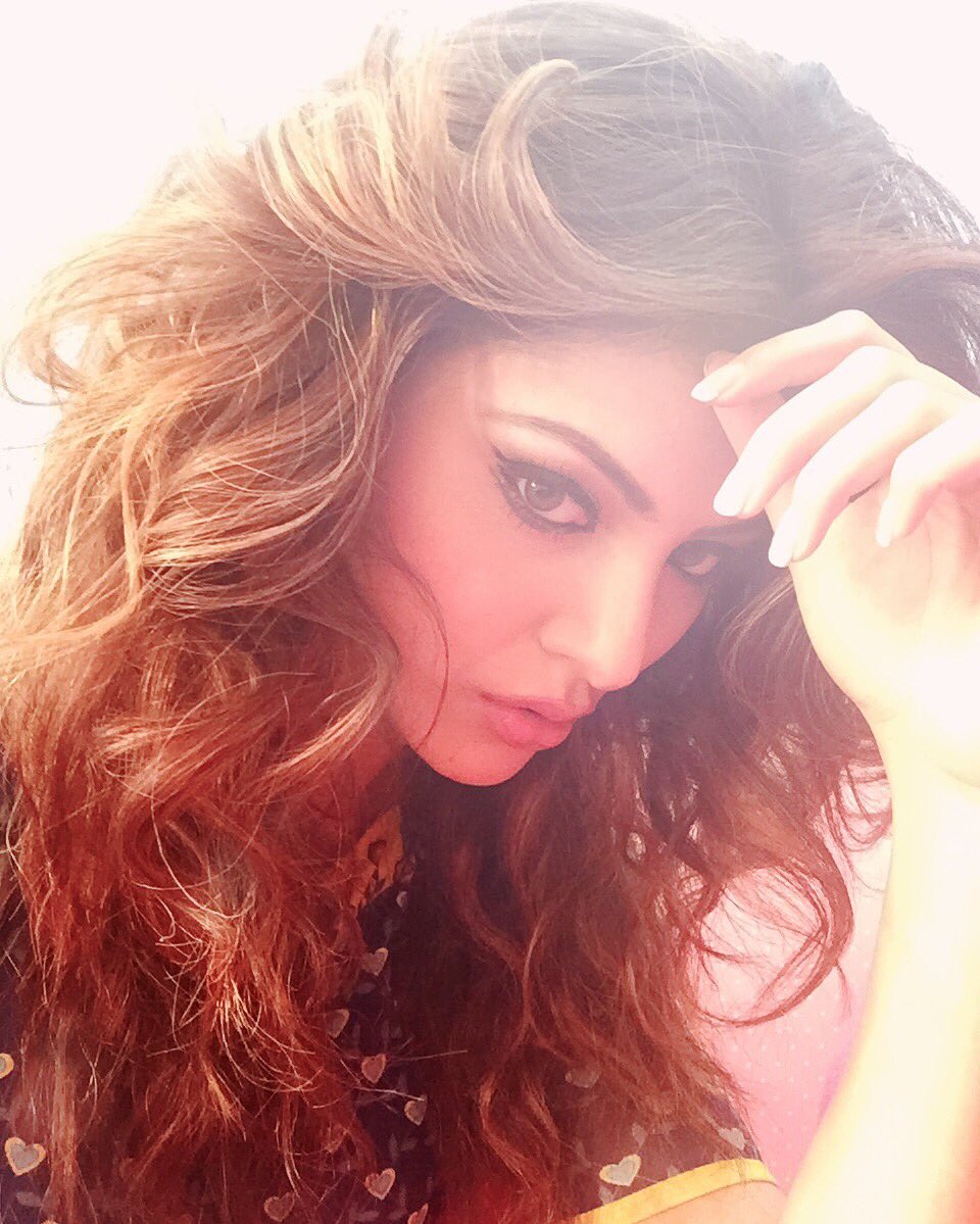 Pampered &amp; paid !
#BhabiJi ke ghar hogi Great Grand Masti with <a href="/URautelaForever/">URVASHI RAUTELA</a>! Aaj raat,10.30 baje!!