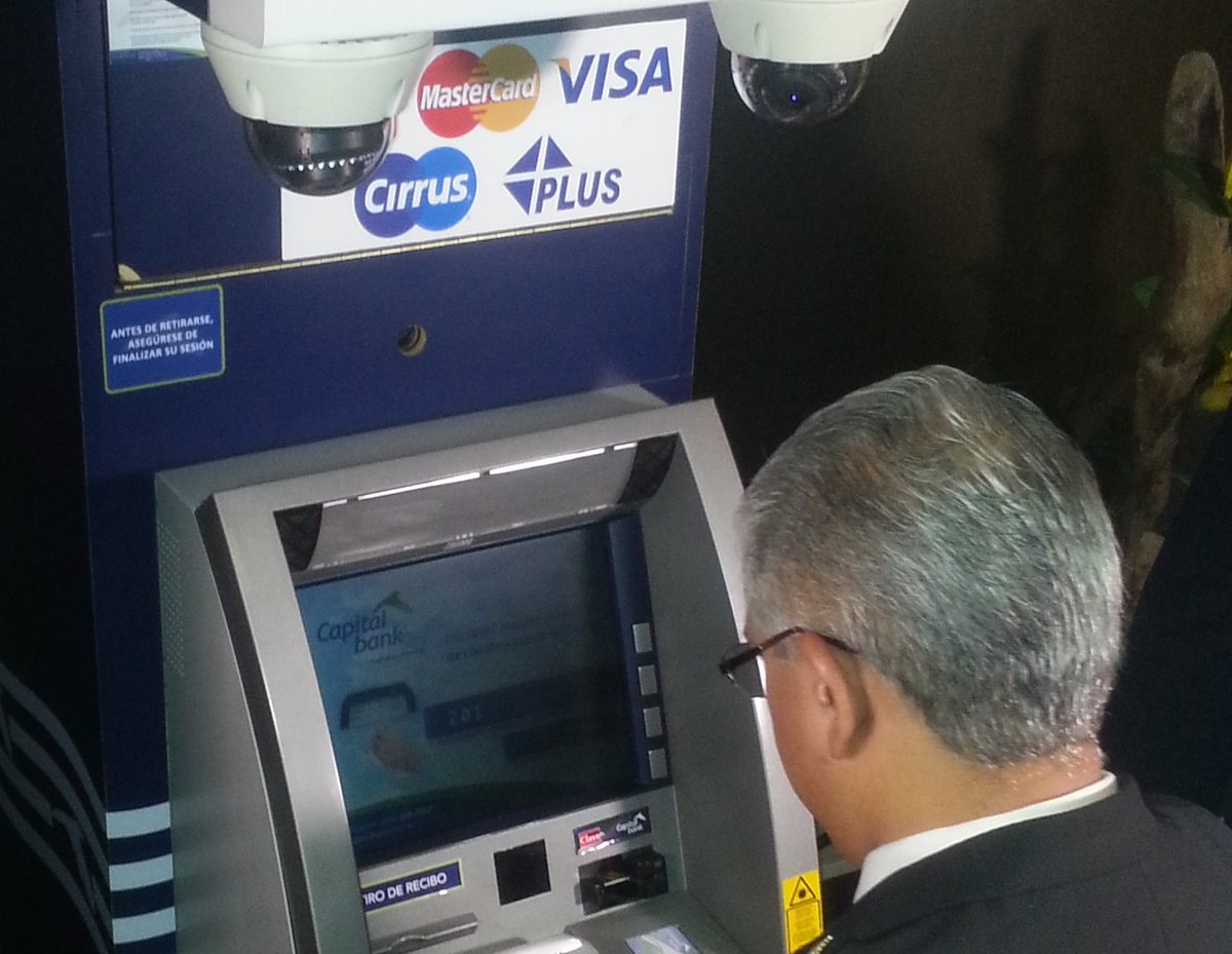 Panamaalcaldia's tweet photo. Con éxito se realizó el primer pago municipal por cajero automático. En menos de un minuto y sin formar largas filas https://t.co/bv4QJNz9Rk