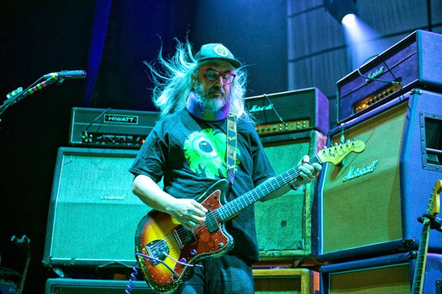 brooklynvegan's tweet image. Dinosaur Jr share every guitar solo from new LP, add NYC release show ++ pics from The Cap brooklynvegan.com/dinosaur-jr-sh…