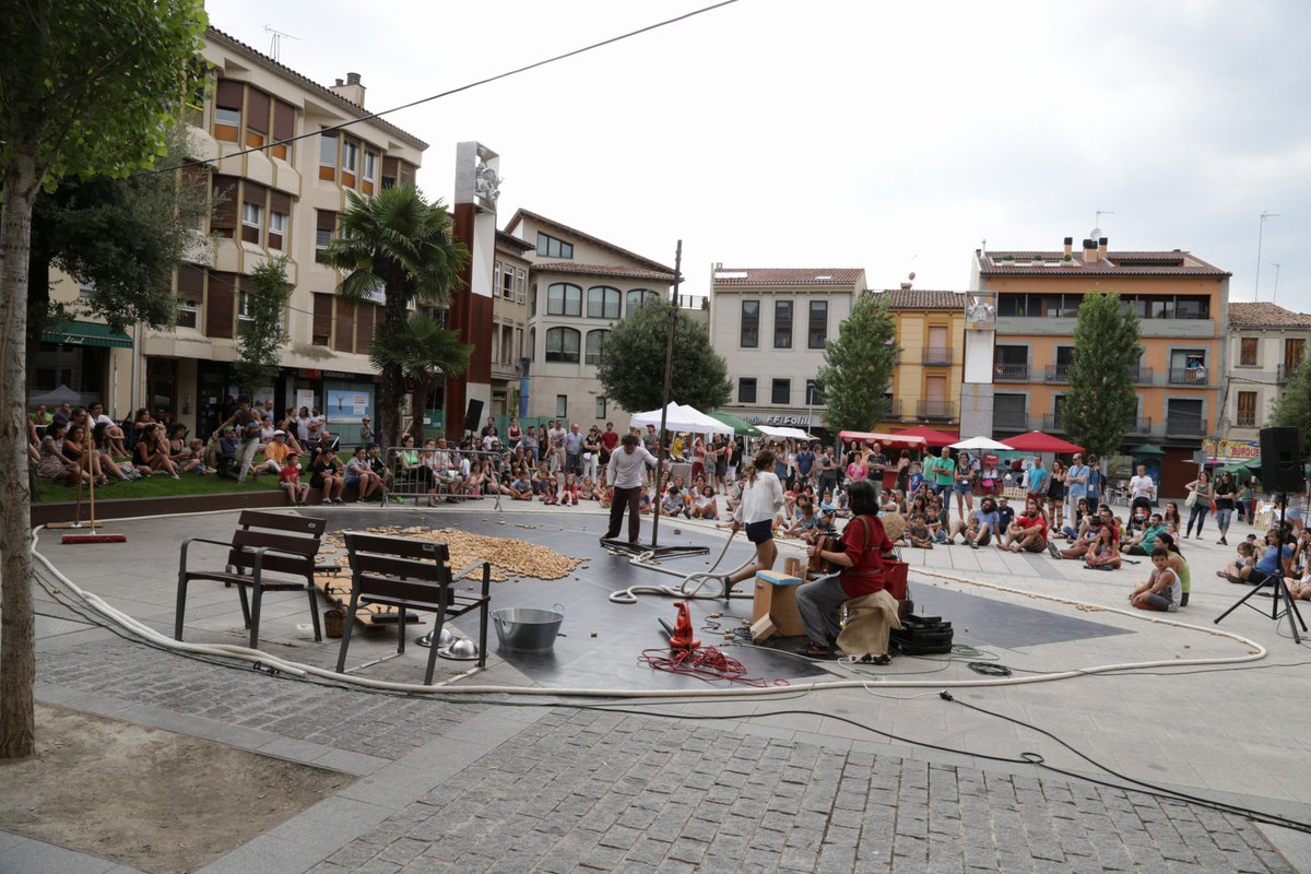 Festusfestival's tweet photo. "Cuncurulla" en aquest #FESTUS2016! #Festus #FestusEscèniques #FestusCirc https://t.co/QIwLwG1psm