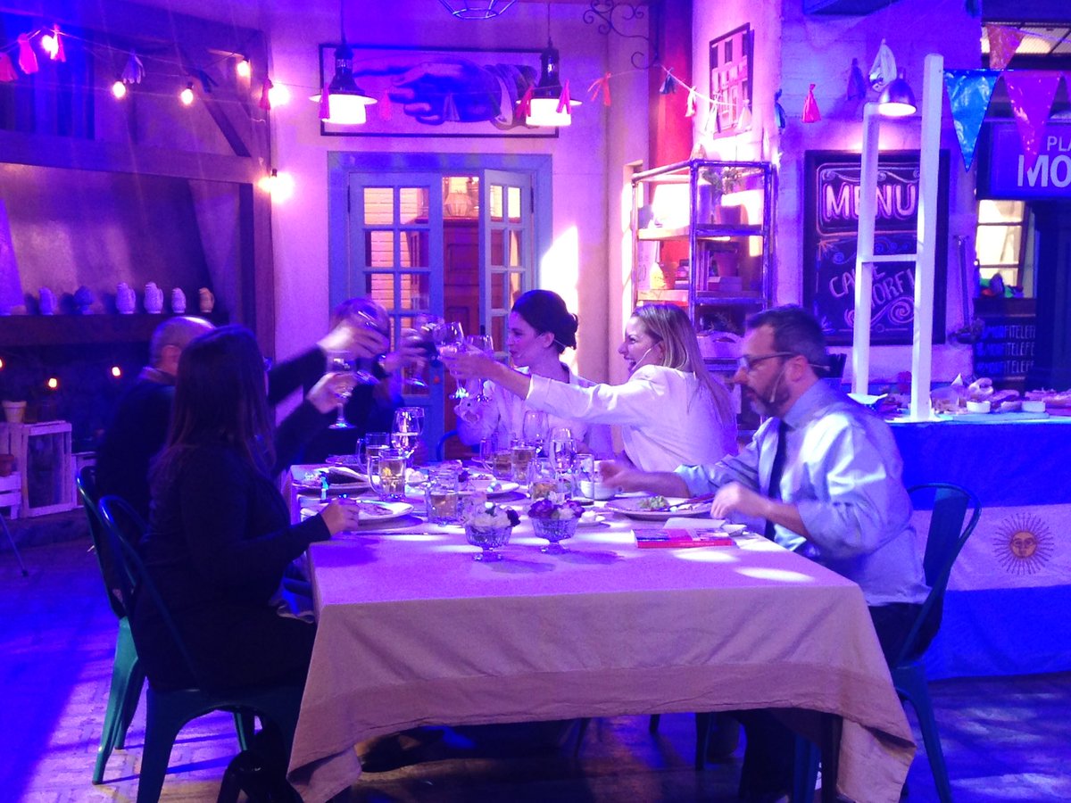 Gracias <a href="/mariadelaradio/">María Isabel Sánchez</a> <a href="/paucolombini/">Paula Colombini</a> y #DanielAraoz por pasar por #MorfiTelefe