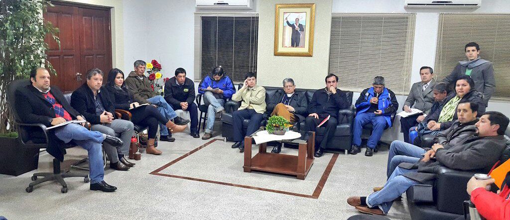 Gobernadores de Caaguazú y Cordillera trataron sobre cuestión de límites goo.gl/dtp35m
