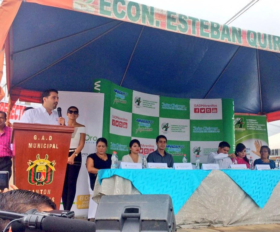 PrefecturaElOro's tweet photo. Prefecto @equirola
''Esta administración ratifica el compromiso de trabajar al servicio del pueblo orense" https://t.co/RP9CBd67pF