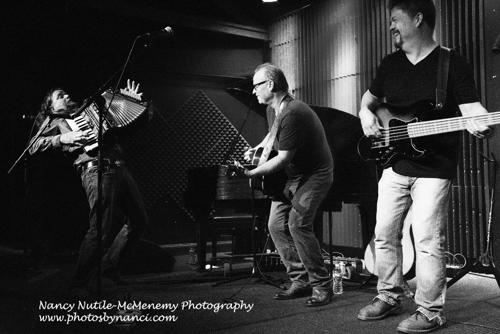 PhotosbyNanci's tweet photo. Poste pics of @mullinsshawn @TupeloHallNH https://t.co/J7Z8ufZPTt #livemusicnh #nh #concertphotography https://t.co/XTH0MWP4Ag