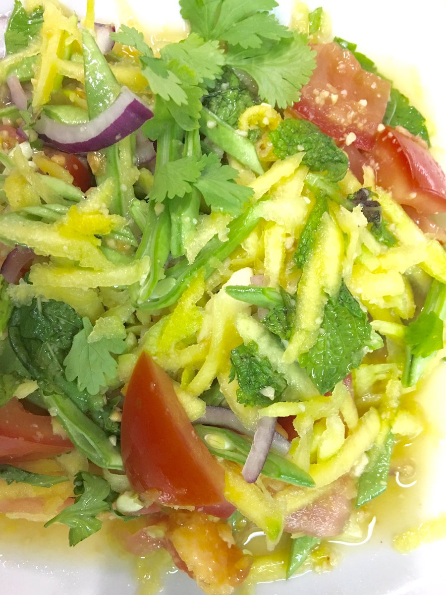 oamthong2's tweet photo. Ensalada de Mango verde SOM TAM NAMUANG https://t.co/uNrkceHv6w