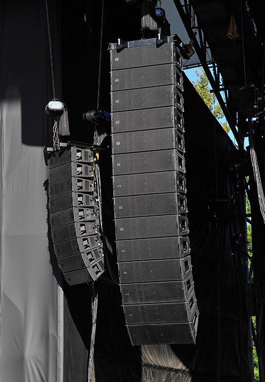 Steely Dan and Steve Winwood tour with #MLA and OSA: martin-audio.com/news/pressrele…