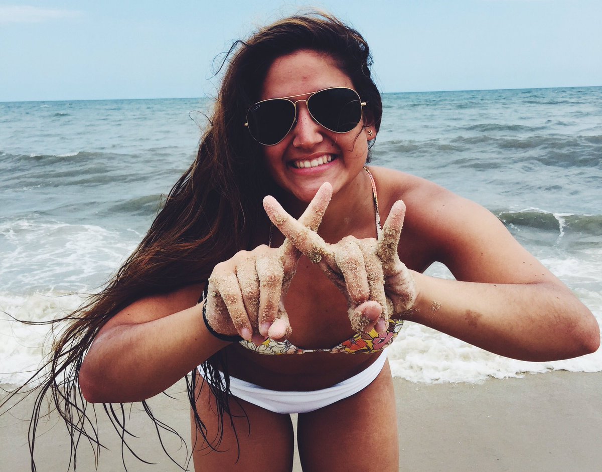Towson_AXiD's tweet photo. Alpha Xi and a lil vitamin sea💛 https://t.co/LbnuP5eLHX