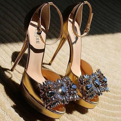 RdMagazine15's tweet photo. #rdmag #magazine #Haiti #mode #fashion #shoes https://t.co/X0H8y8DNA3