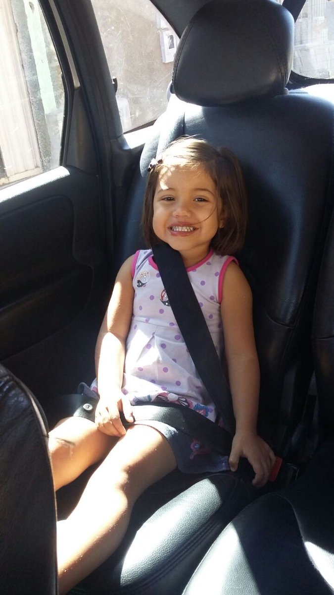_LaissaS's tweet photo. Que sorriso falso Tina 😂😂 #DiaDePasseio ❤🚗 https://t.co/Ew0oEdTeVH
