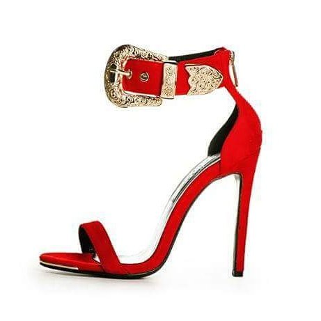 RdMagazine15's tweet photo. #rdmag #magazine #Haiti #mode #fashion #shoes https://t.co/JNRfRKcE3Y