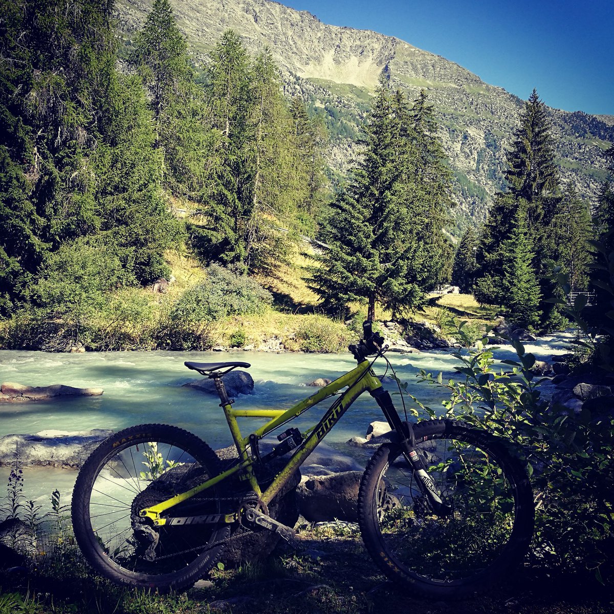 Ripped up some of the EWS trails at La Thuile on my @Bird650b #Aeris today, unbelievable! Awesome day!