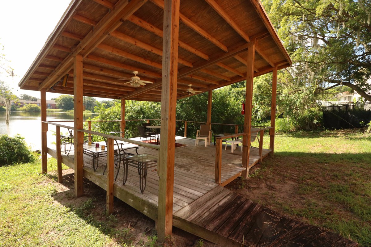 SydganCorp's tweet photo. Lovely gazebo on the shores of Gem Lake! 
#iluvwinterpark #propertymanagement #realestate #orlando #centralflorida https://t.co/tnpArxG0Pa