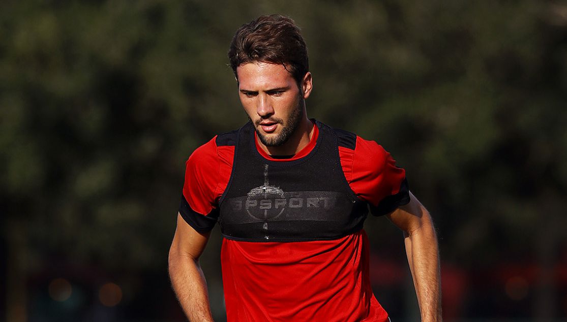 SevillaFC's tweet image. .@mudo_vazquez firma por las próximas cinco temporadas #SevillaFC bit.ly/2adJniG