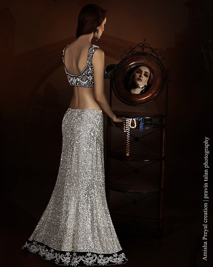 "O mirror...how would I have evr known of my beauty...were it not for u."
#excerptsfrommydiary #beauty #reflection