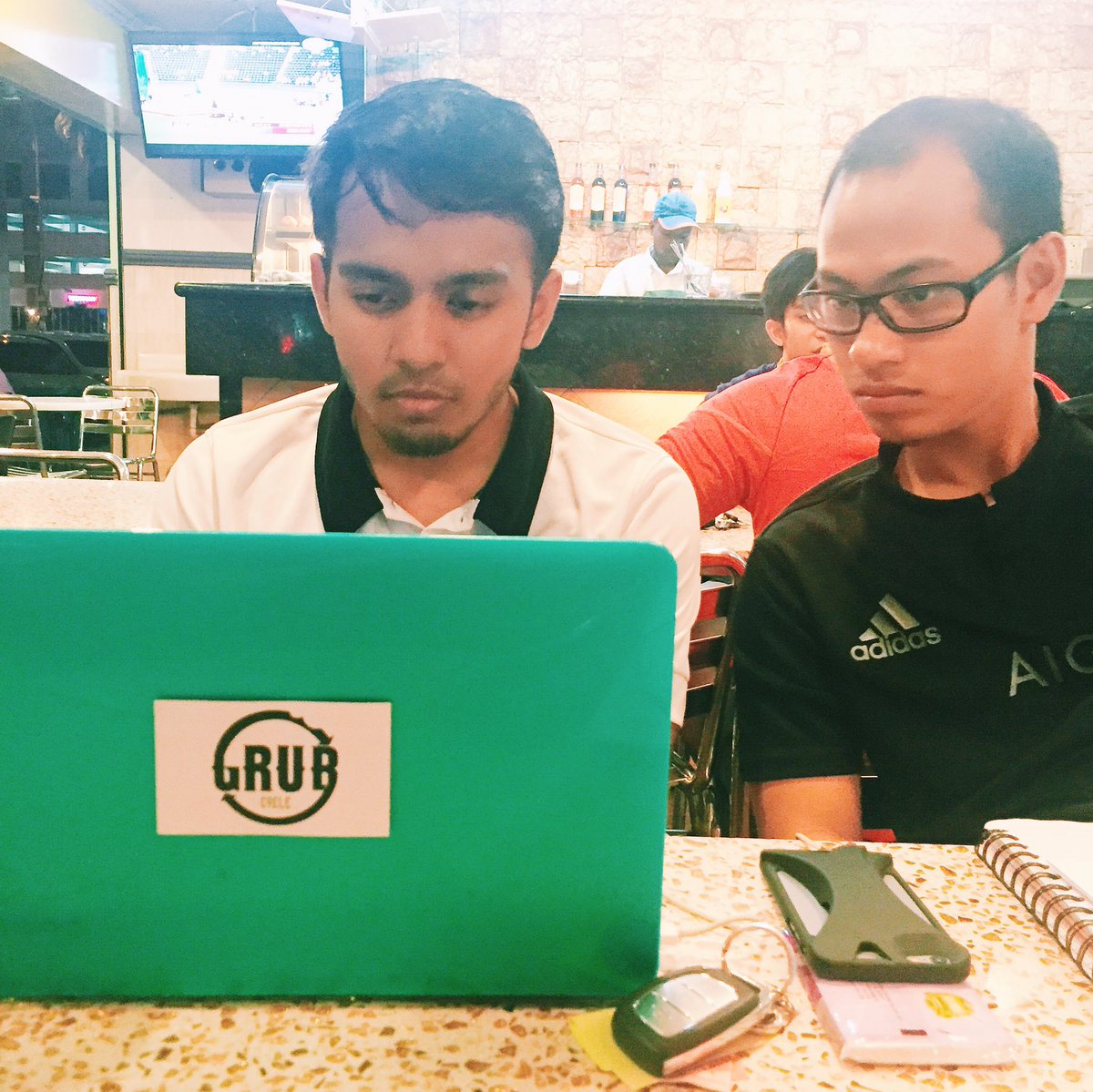 grubcycle's tweet photo. The Grub Cycle Team working late to ensure a better waste free world for you guise! π
#meeting #mamak #grubcycle https://t.co/3WHfnDk06P