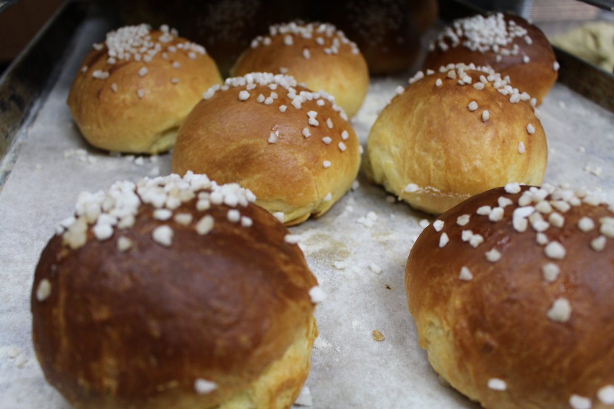 lafrenaie_mtl's tweet photo. Have a little fun with breakfast and fill one of these brioches with some granita or any of your favorite sorbets! https://t.co/H6q8c6xKK4