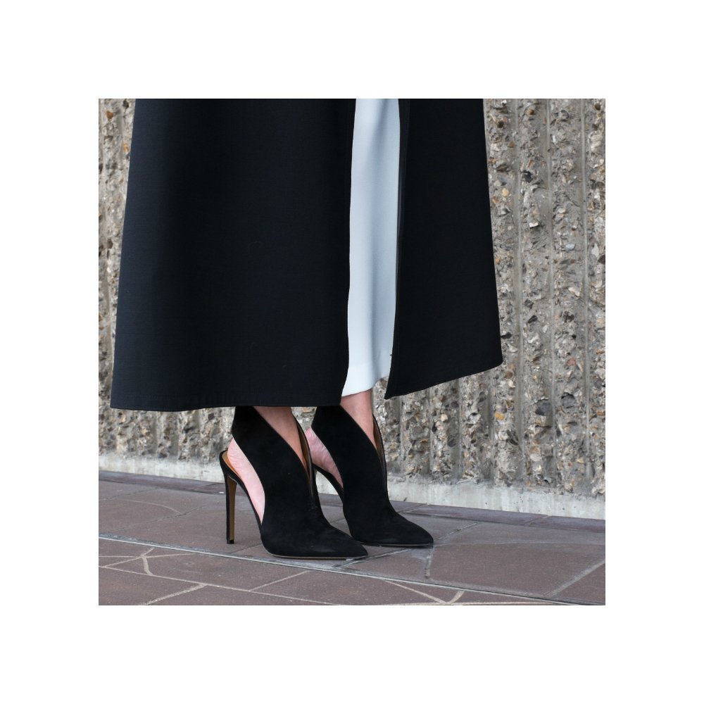 Tank_Steiger's tweet photo. #FW16Collection is all about geometric and architectural lines. Be inspired by our "FLY" #Stiletto #SteigerParis https://t.co/Y8GNX7XQg2