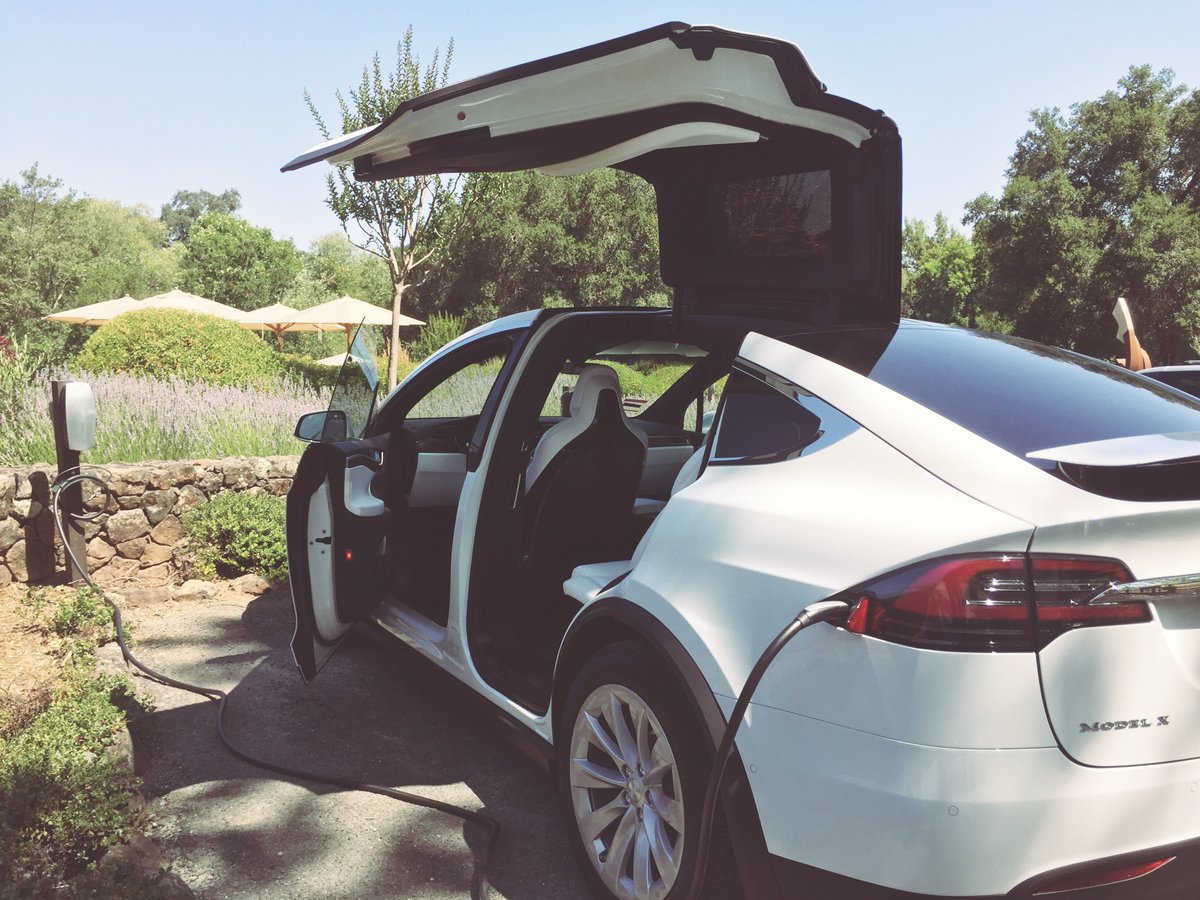 #TasteAndCharge at Lambert Bridge!  #Tesla #DryCreekValley #LambertBridge