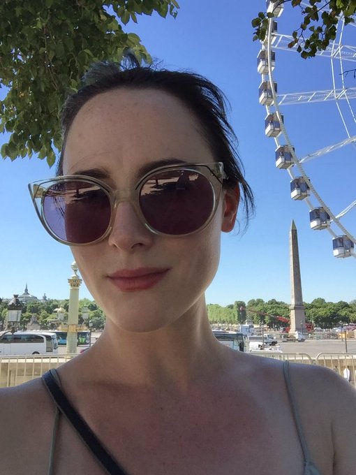 It's 35 degrees in Paris. Holy fuck. https://t.co/N3uLksbAaR