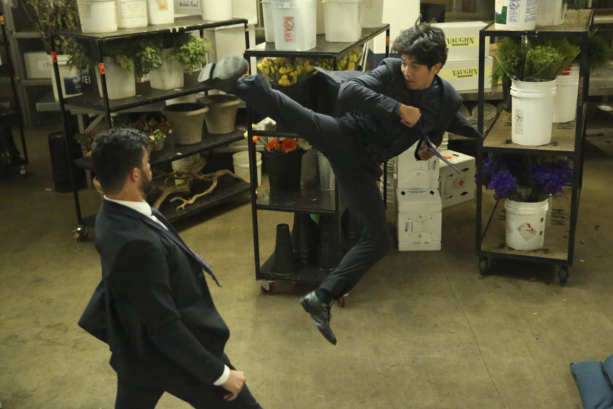 Detectives Carter &amp; Lee hunt an escaped prisoner on Sat.'s all-new #RushHourCBS. First Look: bit.ly/2a5MIPF