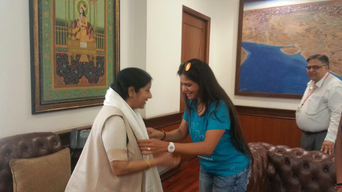 BikingSurat's tweet photo. Met Smt. @SushmaSwaraj Ji, Minister of External Affairs and thanked her for the support
#BetiBachaoBetiPadhao https://t.co/T40yUoWSeb