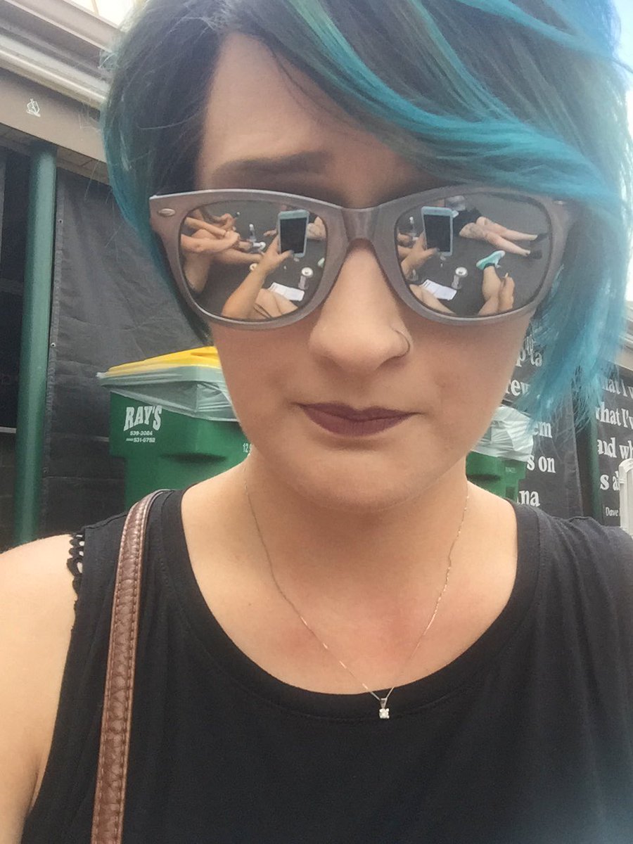 alexisvic's tweet photo. Hot down here in Indy! #WarpedTour https://t.co/CCiHsaGQSl