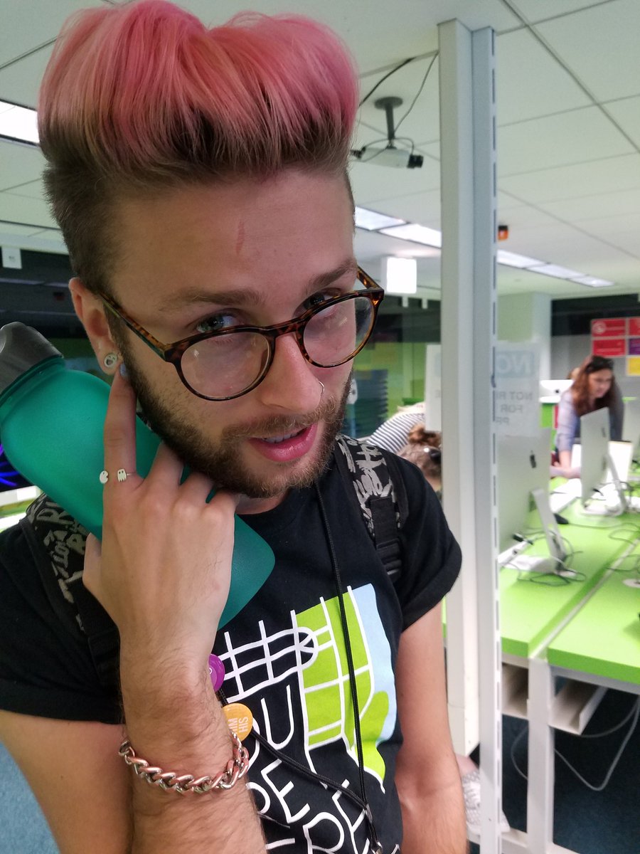 HoracekOFFICIAL's tweet photo. OL Blake knows lunch is important for your health. So make friends and EAT!
#cccorientation @CCCOrientation https://t.co/XPz0Xu9RnN