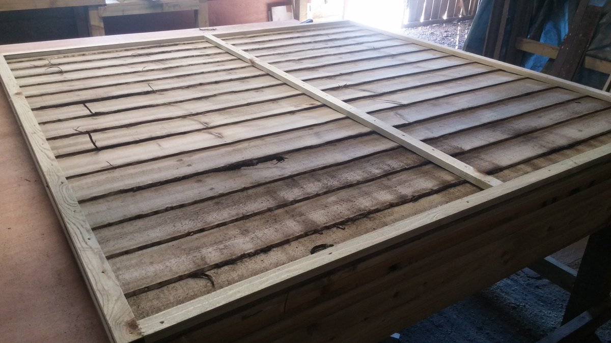 Stoneplan1's tweet photo. Standard lap 6ft x 6ft panel all manufactured by hand. Ideal to revamp your garden this summer for those bbqs! https://t.co/RImprO5TWe