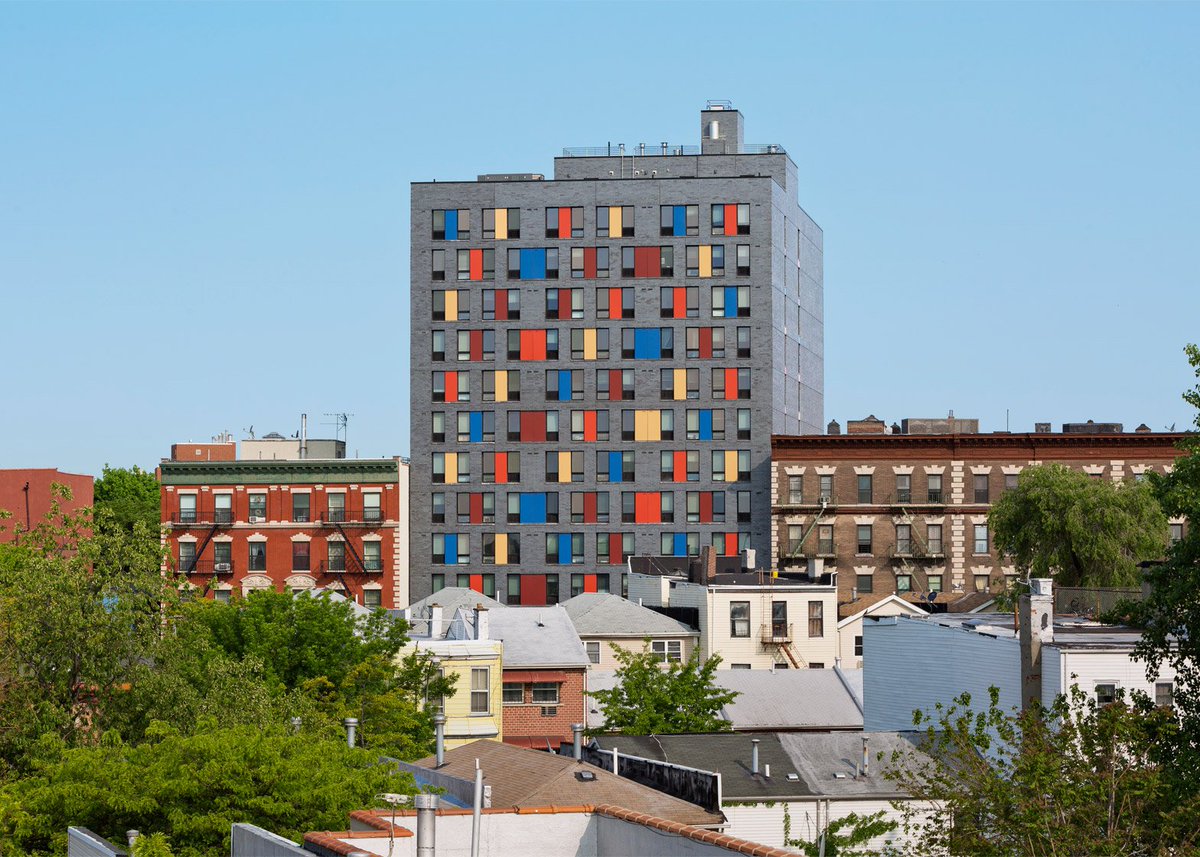 Bronx apartment block houses low-income tenants, including those who were once homeless:
dezeen.com/2016/07/18/ale…