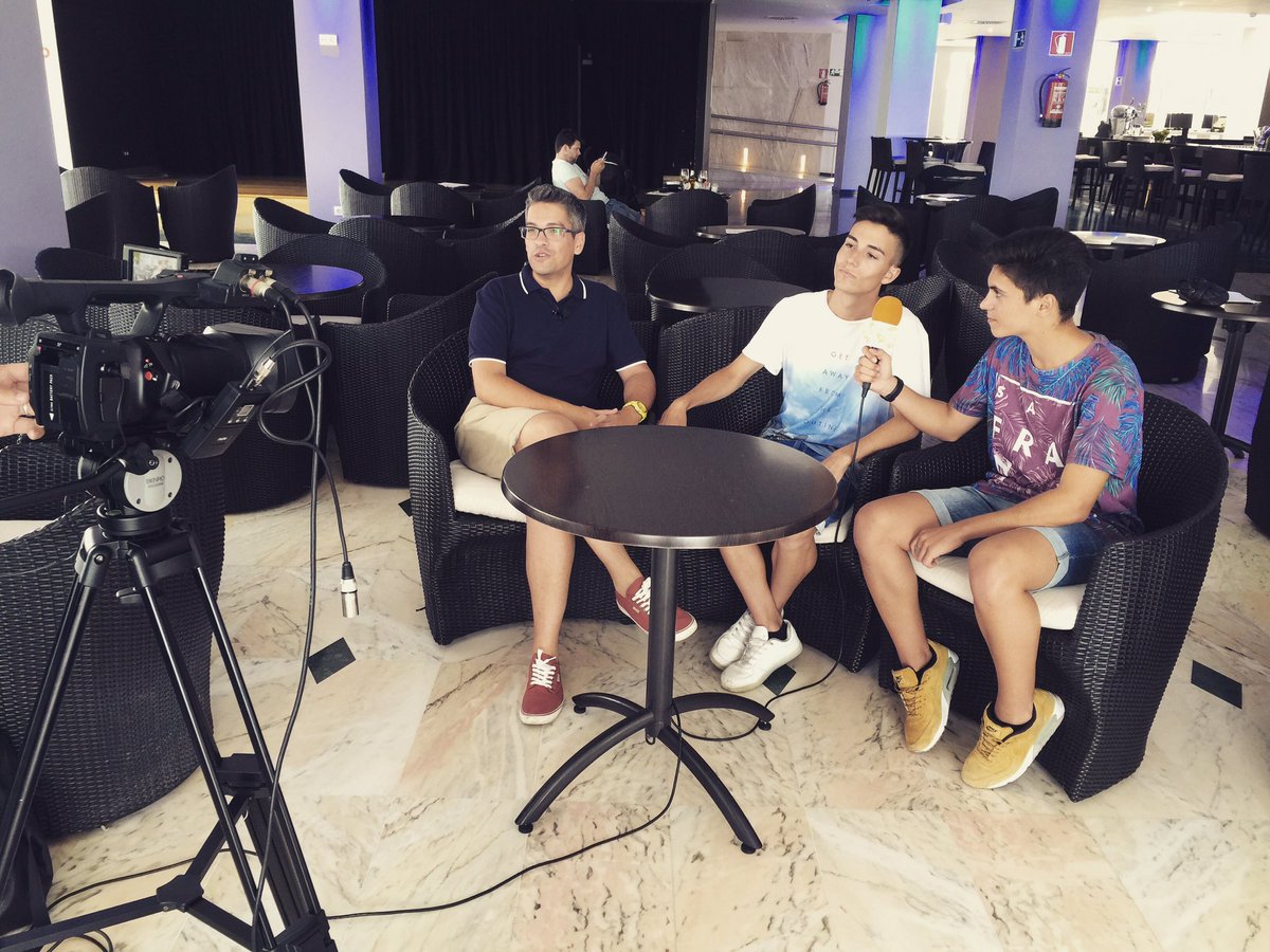 Nst_Oficial's tweet photo. Seguimos con la promoción ahora estamos en #TorremolinosTV con @Quepechadetarde @NADIRmalaga 💥👏 https://t.co/hIXu5u3XWa