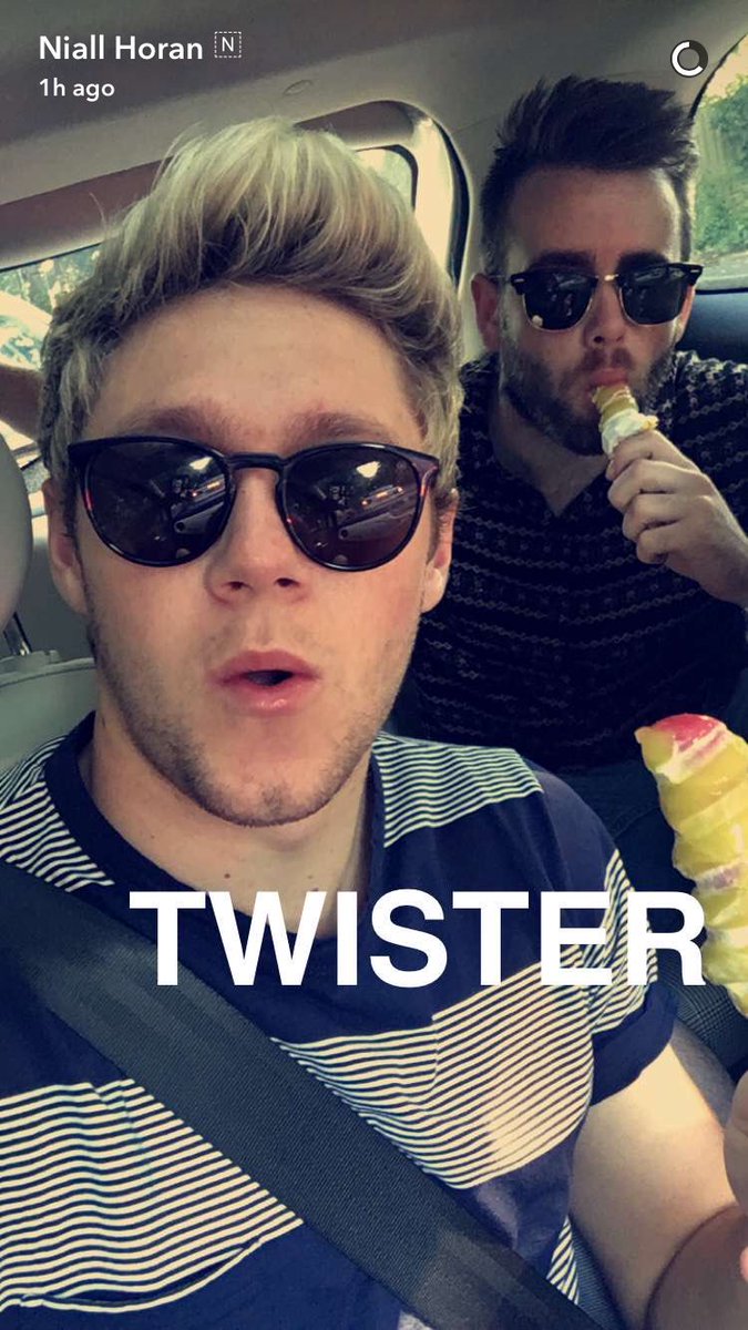 STYLATORARMY's tweet image. Niall's recent snapchat story