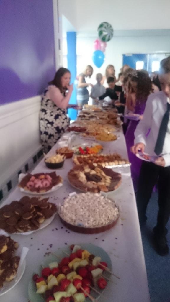 miss_rogan's tweet photo. Time for some food @stgilesacad prom! https://t.co/NlLdEecp5C